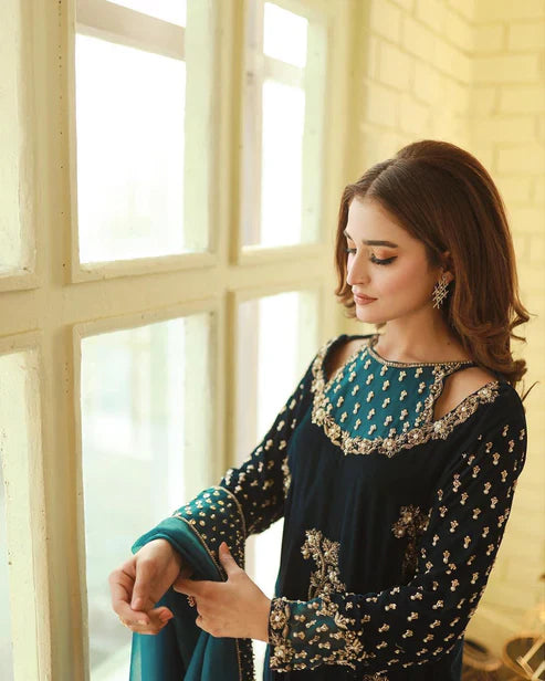 Afrozeh Velvet 9000 Festive 3 Piece Dress