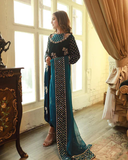 Afrozeh Velvet 9000 Festive 3 Piece Dress