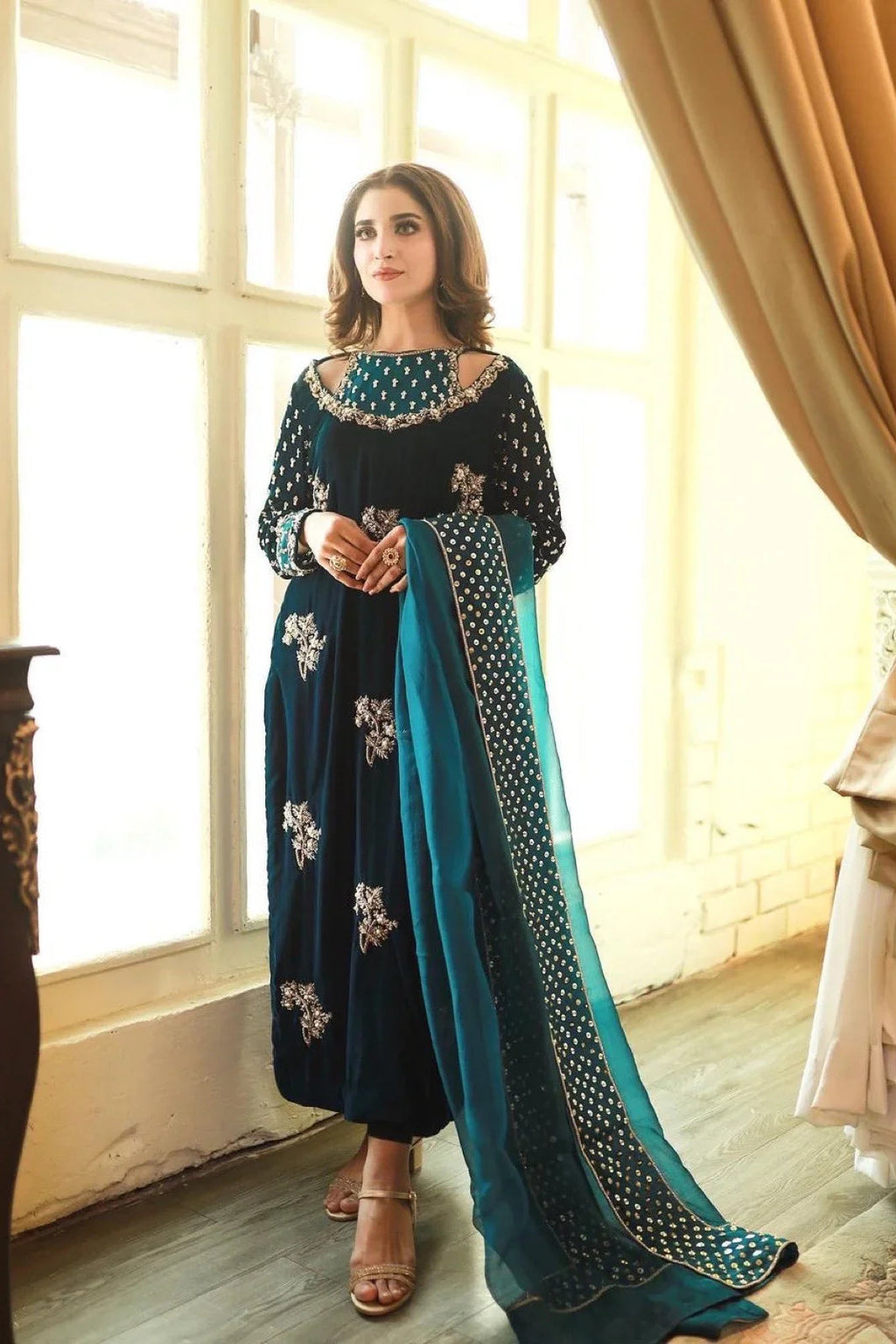 Afrozeh Velvet 9000 Festive 3 Piece Dress
