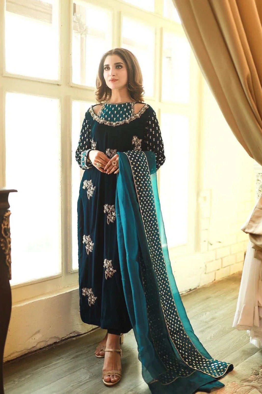 Afrozeh Velvet 9000 Festive 3 Piece Dress